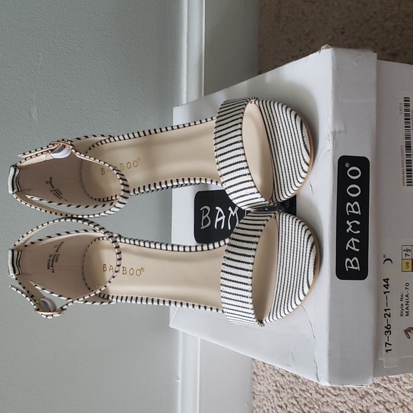 NIB Block Heeled Sandals - Picture 1 of 3